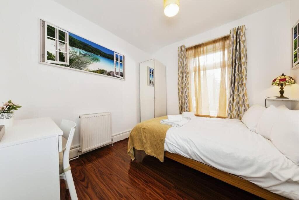 Your Chic 3Br Home Comfort And Style In Лондон Екстериор снимка